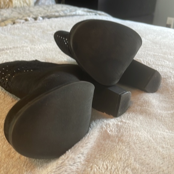 Women’s Apt. 9 Black Perforated High Heel Ankle Booties Boots; size 9.5 - Picture 6 of 10